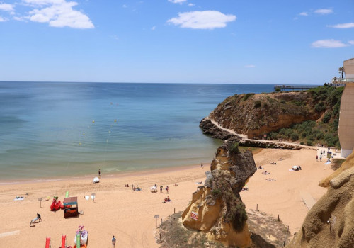 Praia da Rocha: dit moet je weten over de Algarve-badplaats