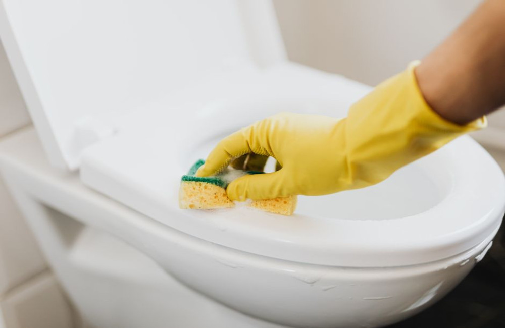 Hoe verwijder je kalkaanslag in de wc? Tips en trucs