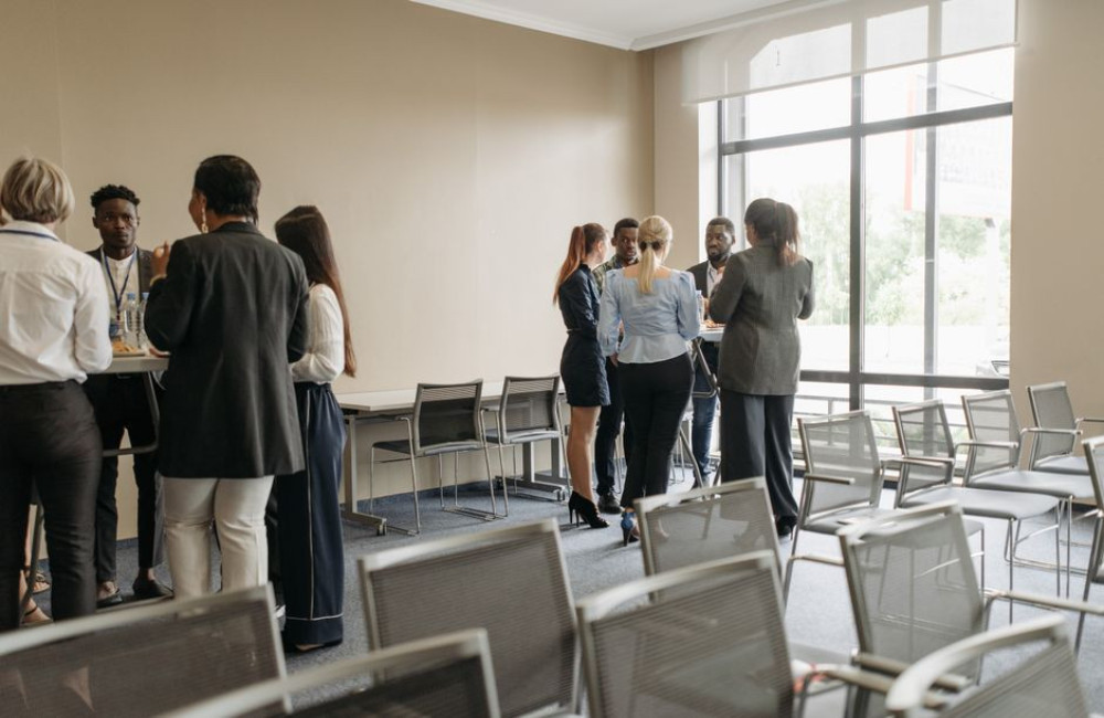 Zakelijk netwerken: zo bouw je een netwerk op dat echt iets oplevert
